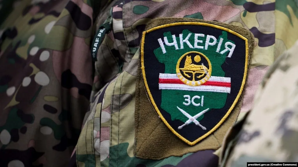 Росфинмониторинг добавил «Чеченскую Республику Ичкерию» и её зарубежные подразделения в список террористов и экстремистов после решения суда в Грозном, а её нынешнему лидеру Ахмеду Закаеву в России вменяют создание террористического сообщества и участие в боевых действиях на стороне Украины.