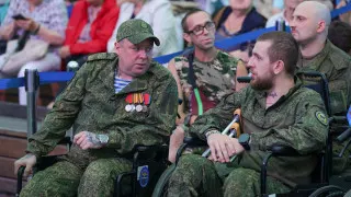 С середины 2023 года в России открыто свыше 2,7 тысячи специализированных кабинетов для психолого‑психиатрической помощи участникам боевых действий, заявили в Минздраве. Ведомство также запустило цифровое приложение для раннего выявления стрессовых расстройств.