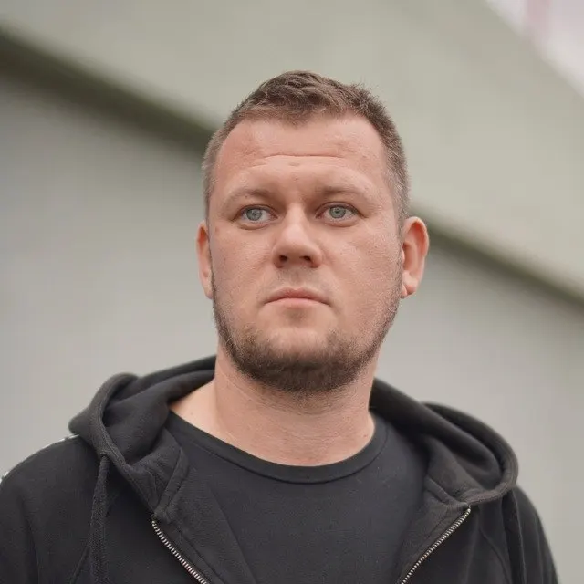 Казанский заявил, что не имеет российского гражданства и по его словам «иноагент» для России; он отметил, что ожидал более серьёзных обвинений и что в «ДНР» он якобы в розыске из‑за своей книги и материалов.