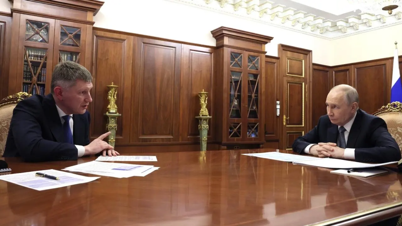Министр экономического развития заявил президенту, что по итогам 2025 года ВВП на душу населения в России достиг почти 56% от уровня США, несмотря на санкции. При этом по абсолютным показателям страна существенно уступает, отмечают данные МВФ.