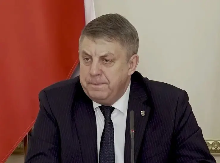 После подачи прошения об отставке президент удовлетворил отставку главы Брянской области Александра Богомаза, а примерно через сутки ЦИК утвердил его назначение депутатом Государственной думы от «Единой России». Ранее Богомаз занимал различные посты в регионе и находится в санкционных списках.