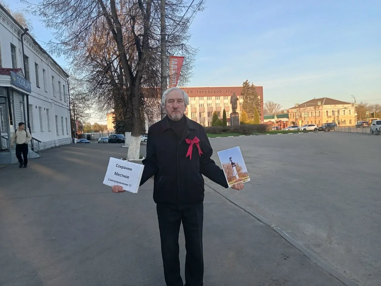 Юрия Саенко из Александрова признали виновным по ч. 2 ст. 20.2 КоАП после одиночного пикета за сохранение местного самоуправления. Ранее ему вручали предостережение и штрафовали.