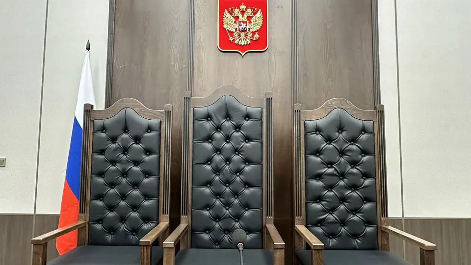 Правительственная комиссия одобрила законопроект, который позволит привлекать в аппараты судов студентов юридических вузов и работников со средним профессиональным юридическим образованием на ряд должностей с целью снижения кадрового дефицита.