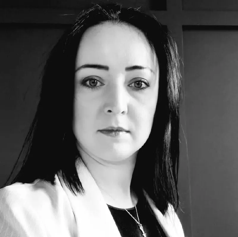 Конституционный суд признал, что совершеннолетние дети могут требовать лишения родительских прав родителей, совершивших над ними насилие в детстве; формальный подход судов, отказывавших таким истцам, признан ущемляющим права потерпевших.