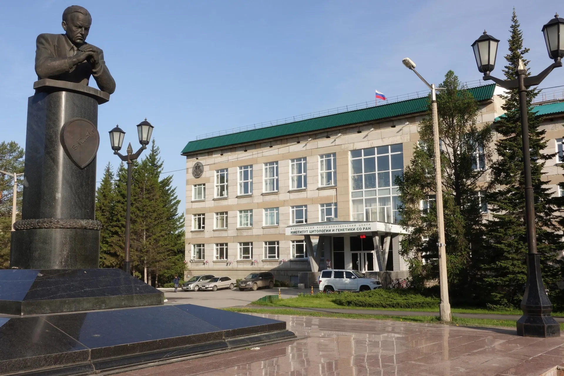 Закон о контроле за передачей генетических данных, который вступает в силу 1 сентября 2026 года, требует согласований для экспорта генетической информации. Учёные предупреждают о рисках для публикаций, международного сотрудничества и качества исследований.