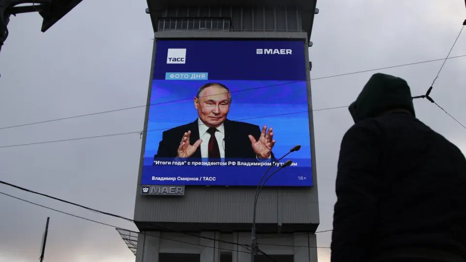 Минэкономразвития зафиксировало рост ВВП на 0,3% за первое полугодие 2026 года на фоне стагнации гражданских отраслей и замедления военного сектора; эксперты предупреждают о рисках для бизнеса и бюджета.