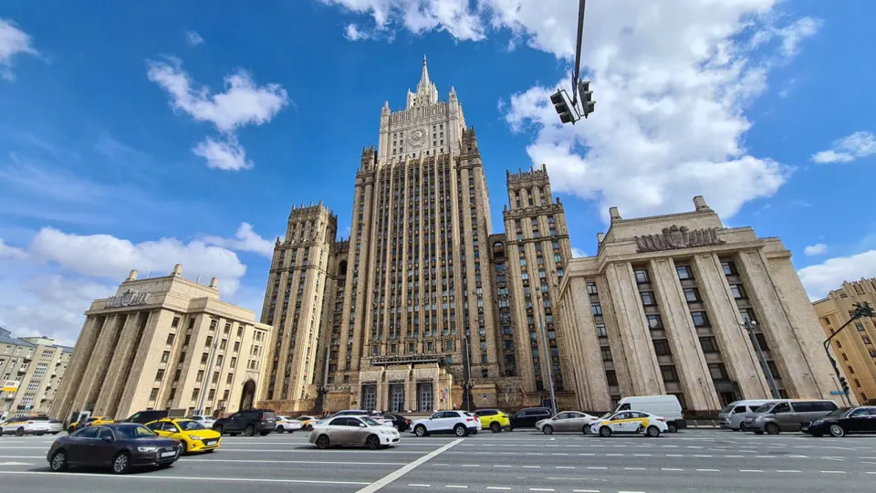 Москва заявляет, что любые договорённости по урегулированию конфликта не будут достигнуты без устранения его первопричин; дипломатические усилия продолжаются.