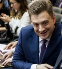 Камнев потребовал снизить стоимость LADA в России, указав на более низкие цены за пределами страны, в частности — у Beloruссии, где LADA Vesta дешевле почти на 300 тысяч рублей.