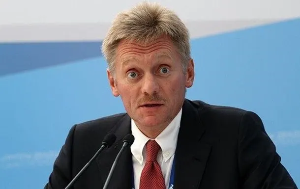 Пресс-секретарь заявил, что в России не ограничивают доступ журналистов и не вмешиваются в их работу, что контрастирует с практикой в США.