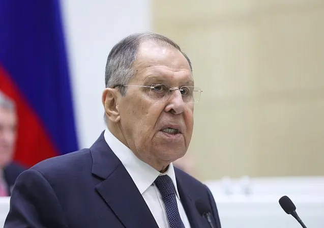 Глава МИД РФ заявил, что закрытие консульств Германии демонстрирует повторение исторических ошибок и угрожает дипломатическому диалогу.