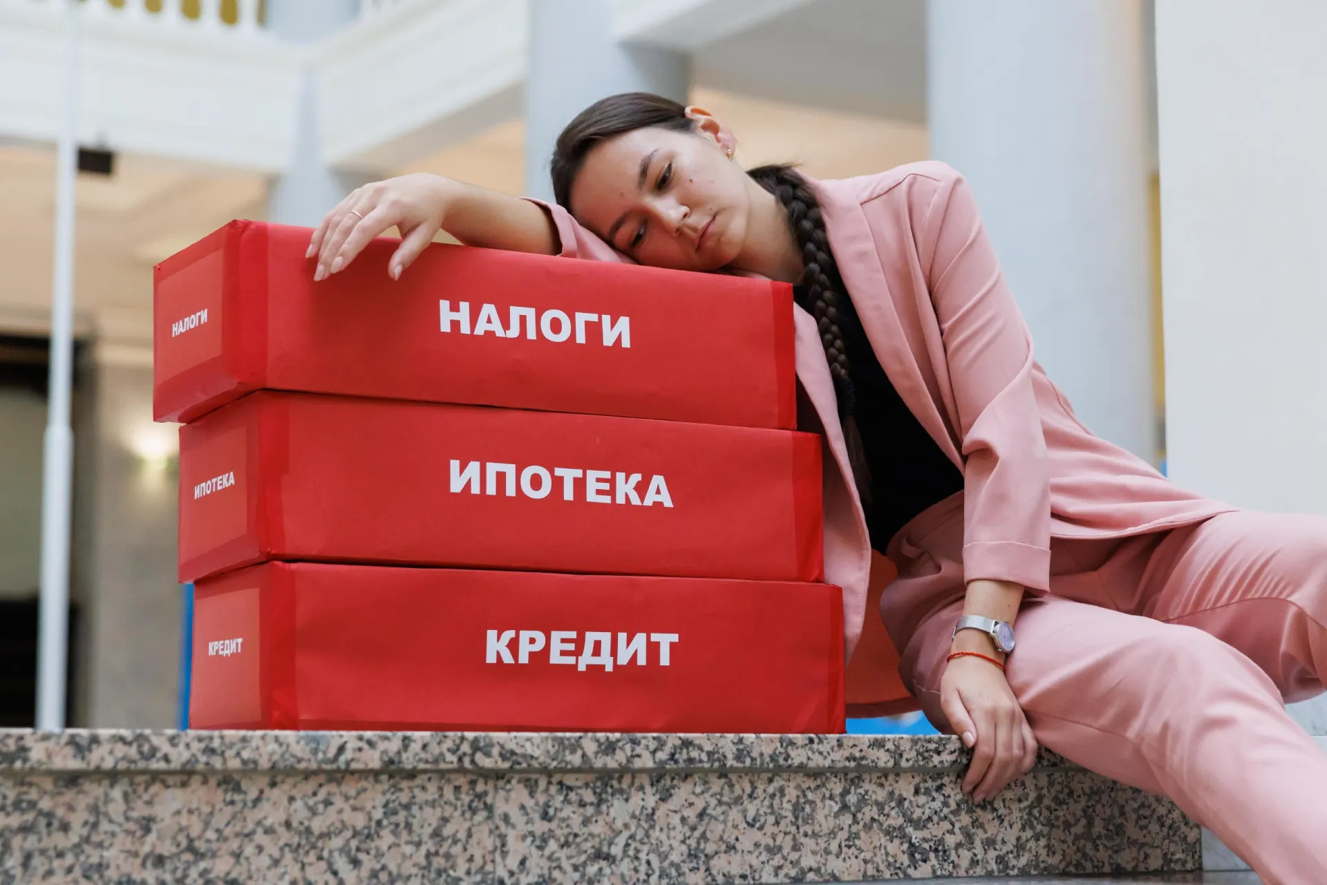 Предложения по налоговой политике в рамках бюджета на три года представлены на рассмотрение.