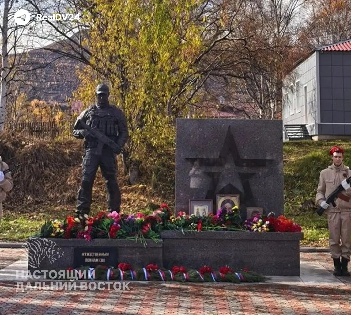 В селе Эссо Быстринского района установлен памятник участникам СВО. Церемонию посетили ветераны, семьи военных и местные жители.