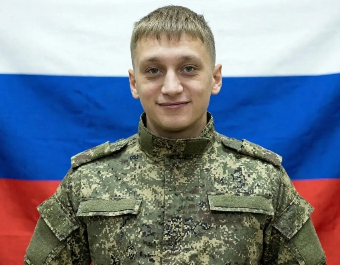 23‑летний студент из Бурятии заключил контракт с Минобороны, прошёл обучение оператором беспилотников и погиб 6 апреля — это первый известный случай гибели студента, завербованного по новой программе вербовки.
