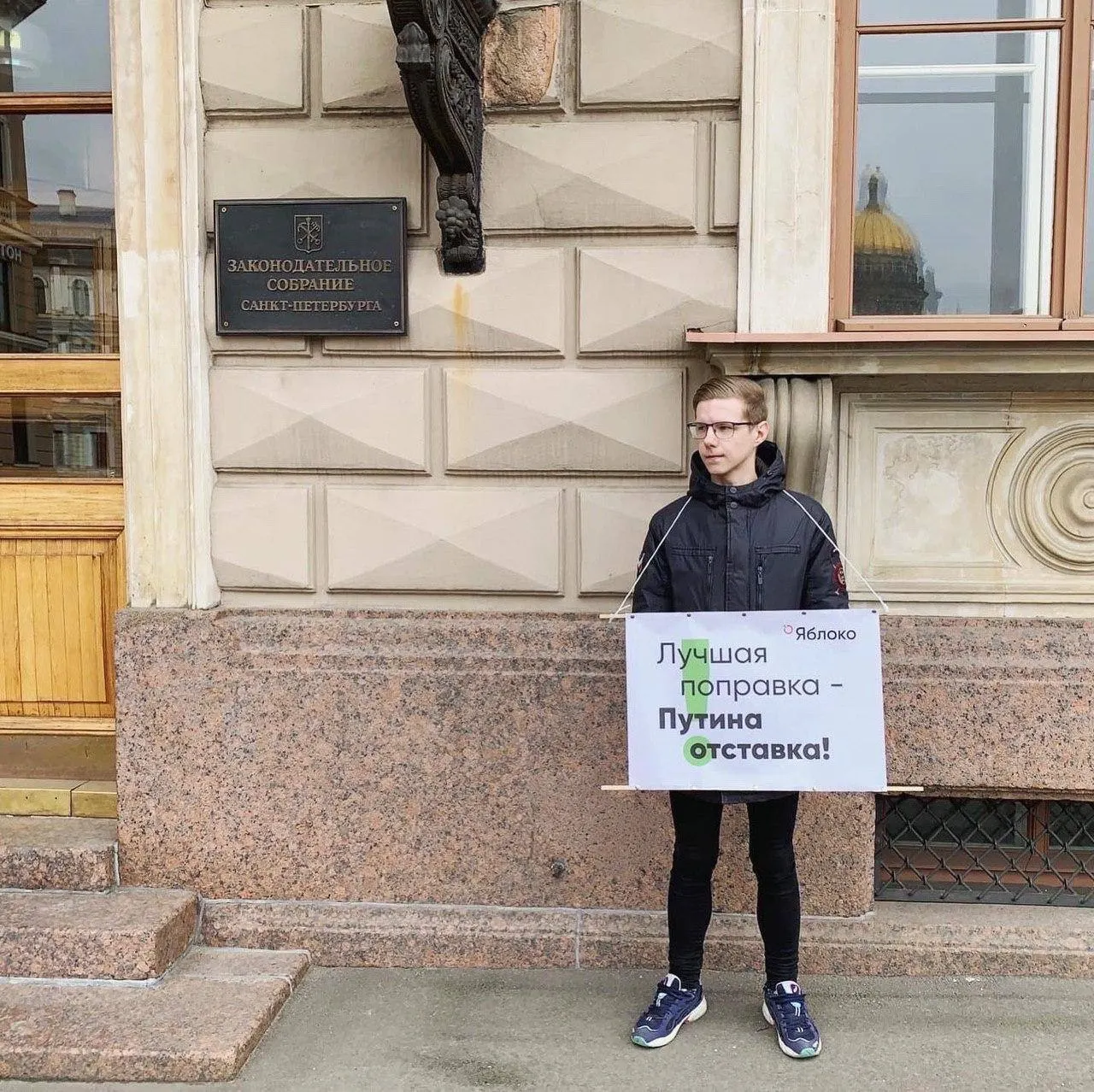 Ваганов сообщил, что сегодня его объявили в федеральный розыск; точная уголовная статья пока неизвестна. Ранее Минюст внёс его в реестр «иностранных агентов», а также ему выписали несколько административных штрафов.