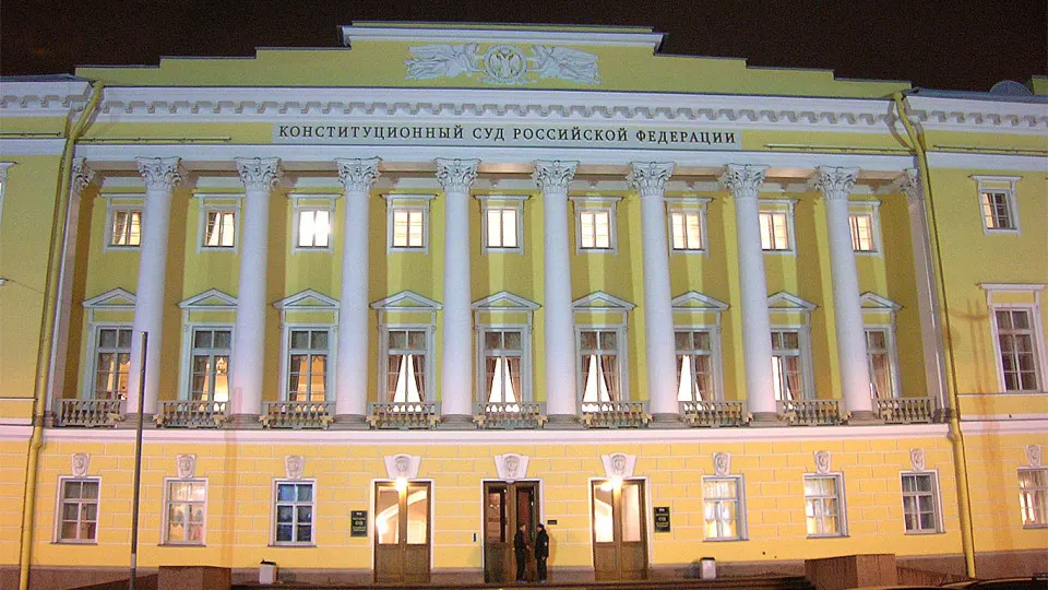 Председатель Конституционного суда Валерий Зорькин выступил за сохранение бессрочного срока для антикоррупционных исков прокуратуры. Такие иски использовались для деприватизации и национализации крупных активов общей оценкой около 6,5 трлн рублей.
