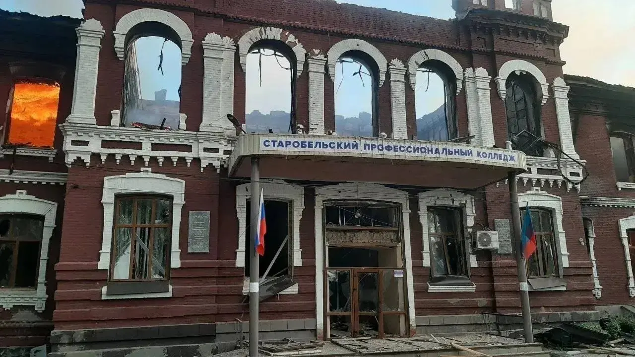 Ночью 22 мая по спальному корпусу профессионального колледжа в Старобельске нанесён удар. Подтверждена гибель 6 человек, ещё 15 числятся пропавшими, 39 человек ранены — большинство из них несовершеннолетние.