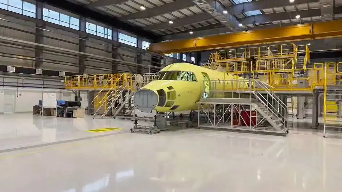 Уральский завод гражданской авиации приостанавливает разработку ТВРС-44 «Ладога». Технический задел передают Минобороны, а мощности в Екатеринбурге перенастроят под сборку рамповых грузовиков для нужд СВО.