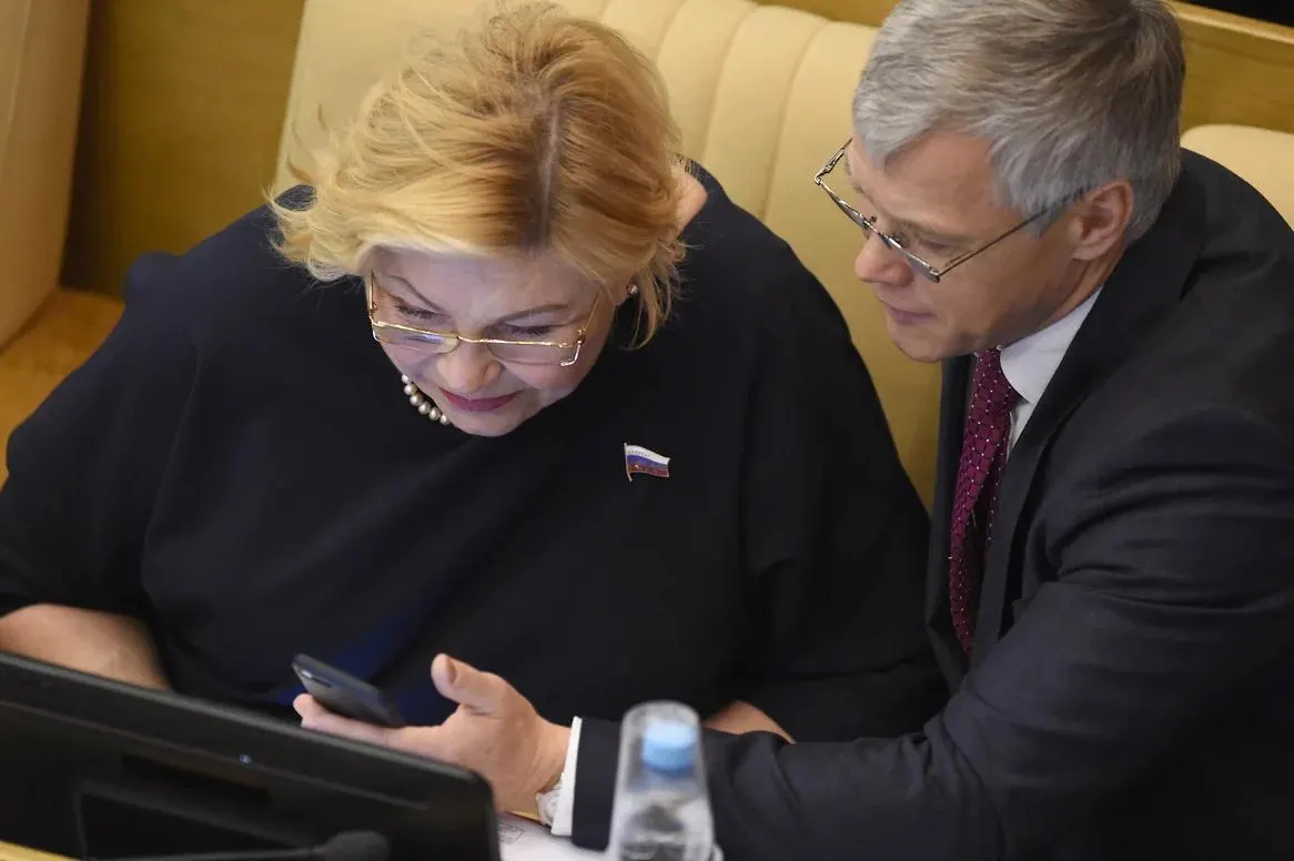 Депутат от Челябинской области Валерий Гартунг вместе с коллегой Еленой Драпеко оказались среди двух парламентариев, проголосовавших против обращения по удару по Старобельску. Спикер Вячеслав Володин назвал голосование «техническим сбоем» и публично упрекнул фракцию «Справедливая Россия». Заседание переросло в политические обвинения и обсуждение возможных военных ответных мер.