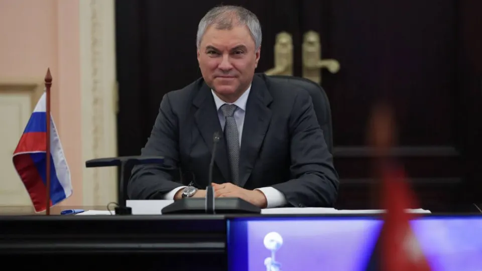 Председатель Госдумы заявил, что использование западных вооружений и спутниковых технологий против гражданских объектов может привести к ответным мерам с применением «оружия, которое не оставит следа». Поводом послужила атака по оккупированному Старобельску 22 мая.