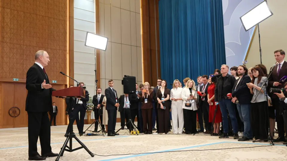 На пресс‑конференции после саммита ЕАЭС в Астане Путин заявил, что у России есть средства для жесткого ответа на возможные удары по её объектам и вновь предостерёг Армению в связи с евроинтеграцией, сравнив ситуацию с Украиной.