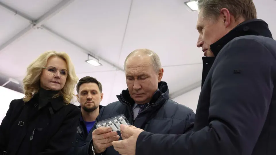 Российские учёные работают над биопечатью органов, генной терапией для замедления старения и выращиванием органов в генетически модифицированных животных в рамках новой госпрограммы с целью замены органов к 2030 году. Эффективность проектов вызывают вопросы из‑за отсутствия публикаций и санкций.