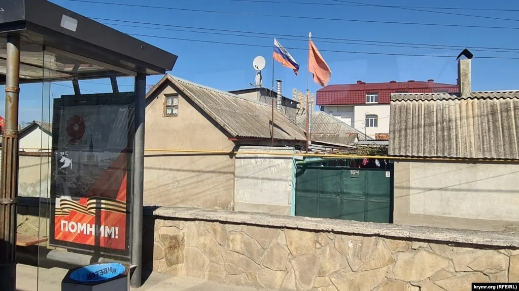 В результате очередных ударов беспилотников в Крыму и нескольких российских регионах погибли люди, есть раненые. Российские власти сообщают о сотнях сбитых украинских дронов.
