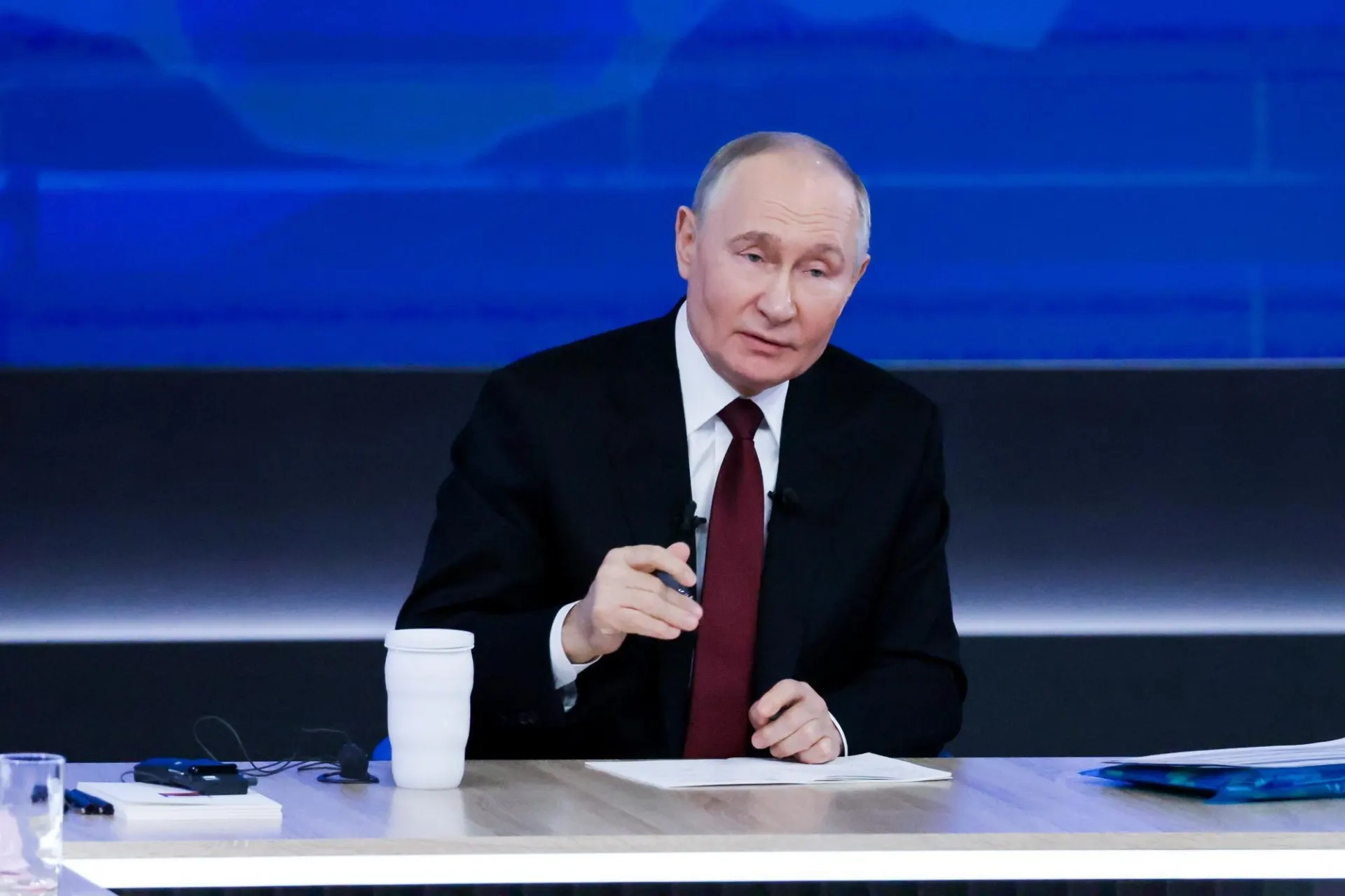 Президент объявил о планах увеличить количество врачей и расширить сеть больниц, подчеркнув необходимость повышения престижа медицинских профессий.