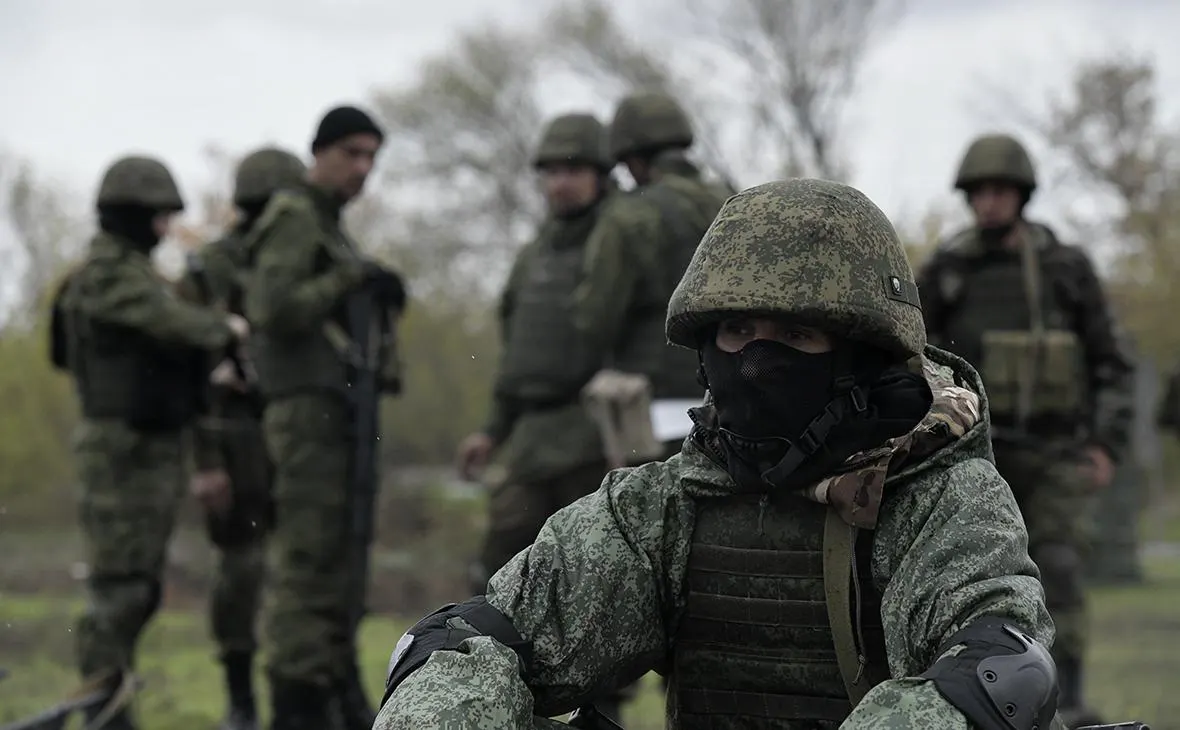 Бывшие чиновники и военные эксперты предупреждают, что Россия отстаёт по военным технологиям и тактике; для изменения ситуации потребуются масштабная мобилизация или радикальные меры.