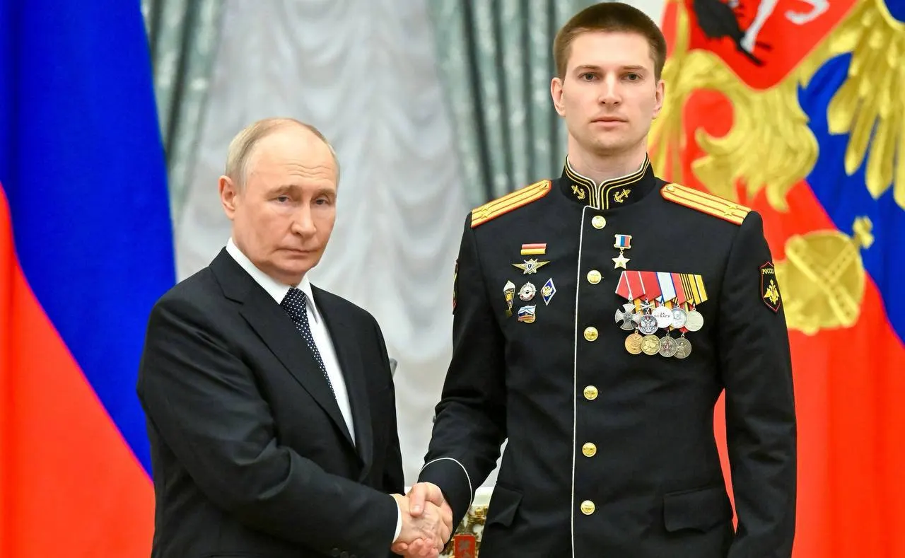 Подполковник Иван Берестовский был награждён за мужество в ходе специальной военной операции: дважды ранен, лично уничтожил три «Леопард-2» и участвовал в освобождении более 40 населённых пунктов.
