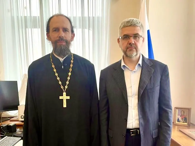 Заместитель министра юстиции назвал незарегистрированные брачные союзы фактором, который, по его мнению, подрывает традиционные семейные ценности и может представлять угрозу национальной безопасности; ведомство готовит изменения в Семейный кодексе.