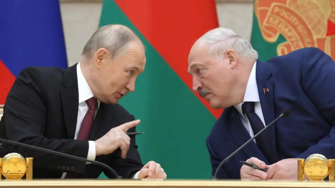 26 июня лидеры России и Белоруссии провели тайные переговоры в резиденции на Валдае, не дав публичных заявлений; обсуждались вопросы региональной безопасности, торгово-экономического взаимодействия и проекты Союзного государства на фоне обострения у белорусско‑украинской границы.