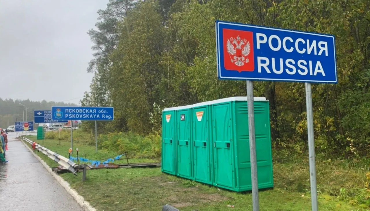 В 21-м пакете санкций Евросоюз планирует ввести полный визовый запрет для тех, кто служил в российских вооружённых силах или прокси‑формированиях с начала полномасштабного вторжения. Правозащитники и волонтёрские проекты отмечают неясности в критериях и потенциальные проблемы для призывников и дезертиров.