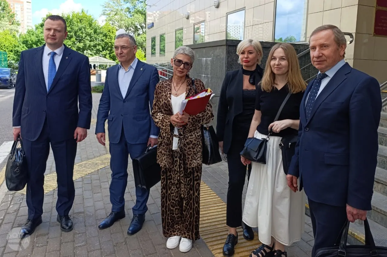Апелляция оставила в силе решение Хамовнического суда о лишении статуса Алексея Басистова, Дмитрия Проводина и Юлия Тая. Защита и Адвокатская палата считают, что Минюст превысил полномочия и нарушил процедурные нормы.