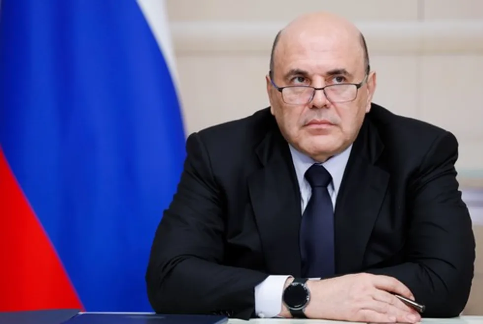 Наталия Стенина в 2022 году разместила в банке 12 млрд рублей — при официальном доходе в десятки тысяч рублей это вызывает вопросы о происхождении средств; в связи с близкими связями в прошлом фигурируют сделки и зарубежные бизнес-структуры.