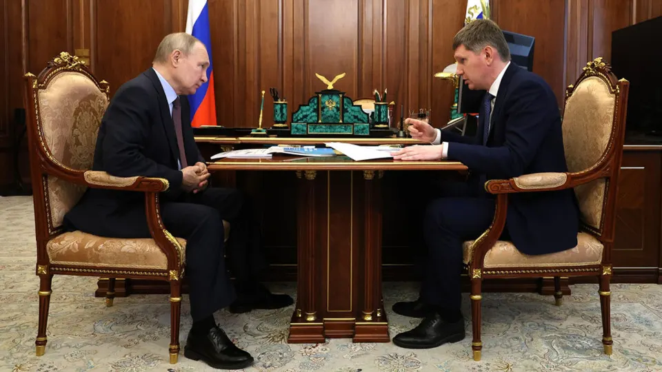 Президент дал поручение запустить новый инвестиционный цикл, однако власти признают: рост инвестиций сдерживают бюджетная экономия, высокие ставки, слабый аппетит бизнеса, национализация и последствия войны — сокращение вложений продолжается.