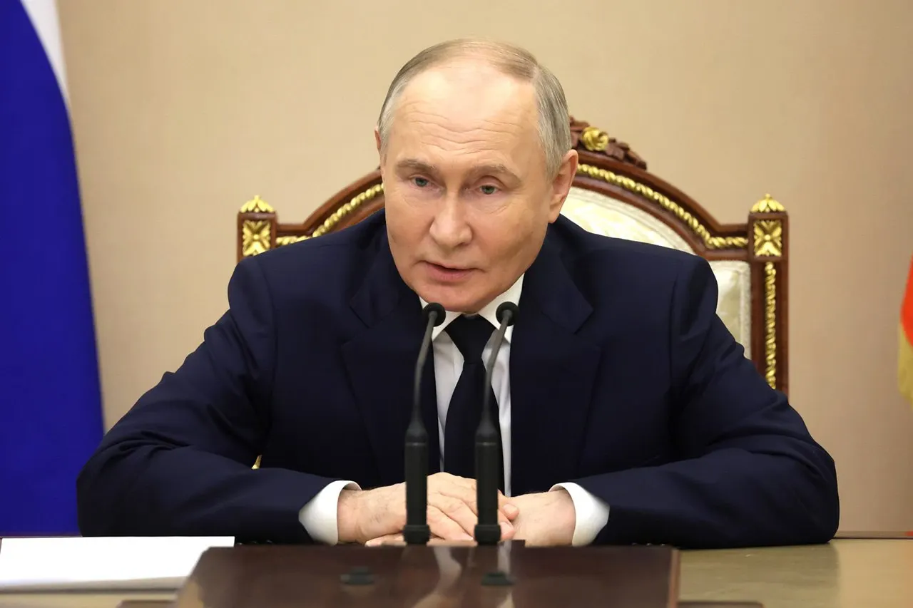 Президент потребовал обеспечить непрерывность работ над ледоколами на Балтийском заводе в Санкт‑Петербурге и подчеркнул важность дальнейшей реализации проекта «Лидер».