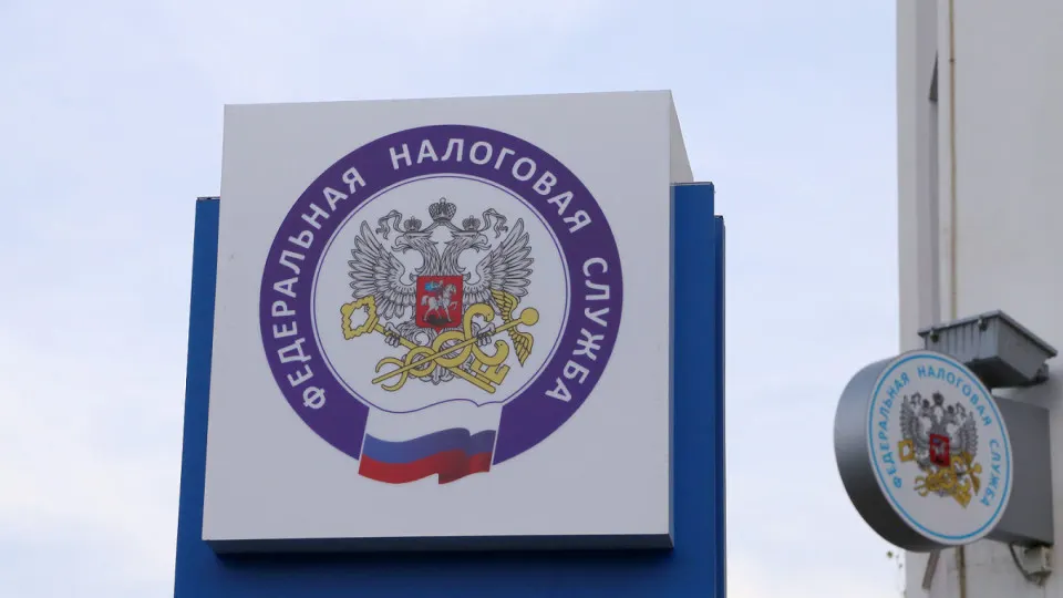 Федеральная налоговая служба рекомендовала регионам расширить налогооблагаемую базу и повысить ставки, чтобы сократить дефицит местных бюджетов, который в прошлом году достиг исторического уровня — около 1,5 трлн рублей.