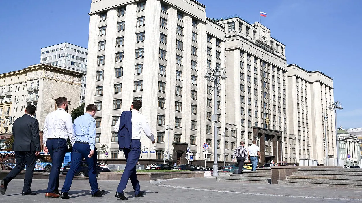 Закон устанавливает административную ответственность для владельцев интернет‑ресурсов, допускающих вход через Google, Apple ID, Gmail и другие иностранные учётные записи; пользователи, зарегистрированные ранее, смогут продолжать пользоваться старыми данными.