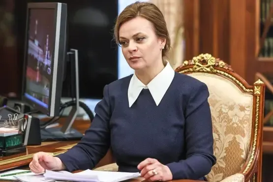Президент подписал указ о назначении в президиум Совета статс‑секретаря‑заместителя министра обороны и председателя фонда «Защитники Отечества» Анны Цивилевой. По данным расследований, она имеет семейные связи с окружением главы государства и замужем за бывшим губернатором Кемеровской области.
