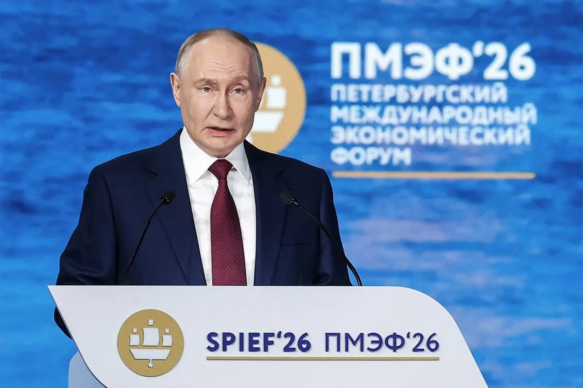 Президент России охарактеризовал открытое письмо Владимира Зеленского как «бумажку с элементами хамства» и заявил, что встреча возможна только после выработки конкретных договорённостей. Киев предлагал личные переговоры в нейтральной стране и временное прекращение боёв.