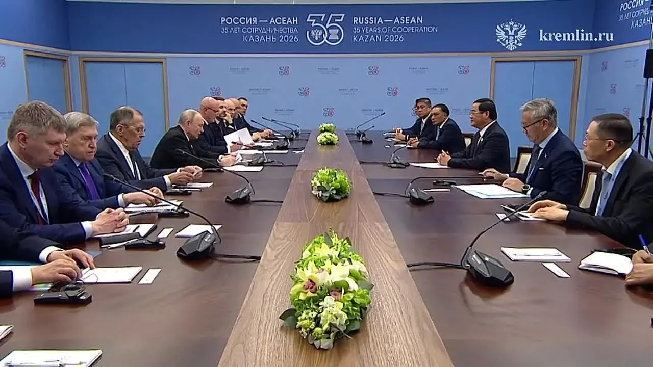 На саммите президент говорил о развитии отношений с зарубежными партнёрами и поблагодарил за подарки; двух слонов направят в Казанский зоопарк. Министр иностранных дел заявил о намерении проводить массированные удары по целям ВСУ.