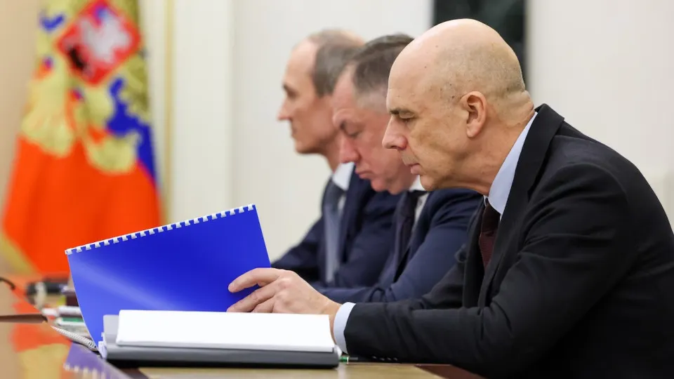 Индекс RGBI опустился до минимума с февраля, доходности долгосрочных ОФЗ поднялись до 15,5%. Рост расходов и планы увеличения заимствований усиливают бюджетные риски.
