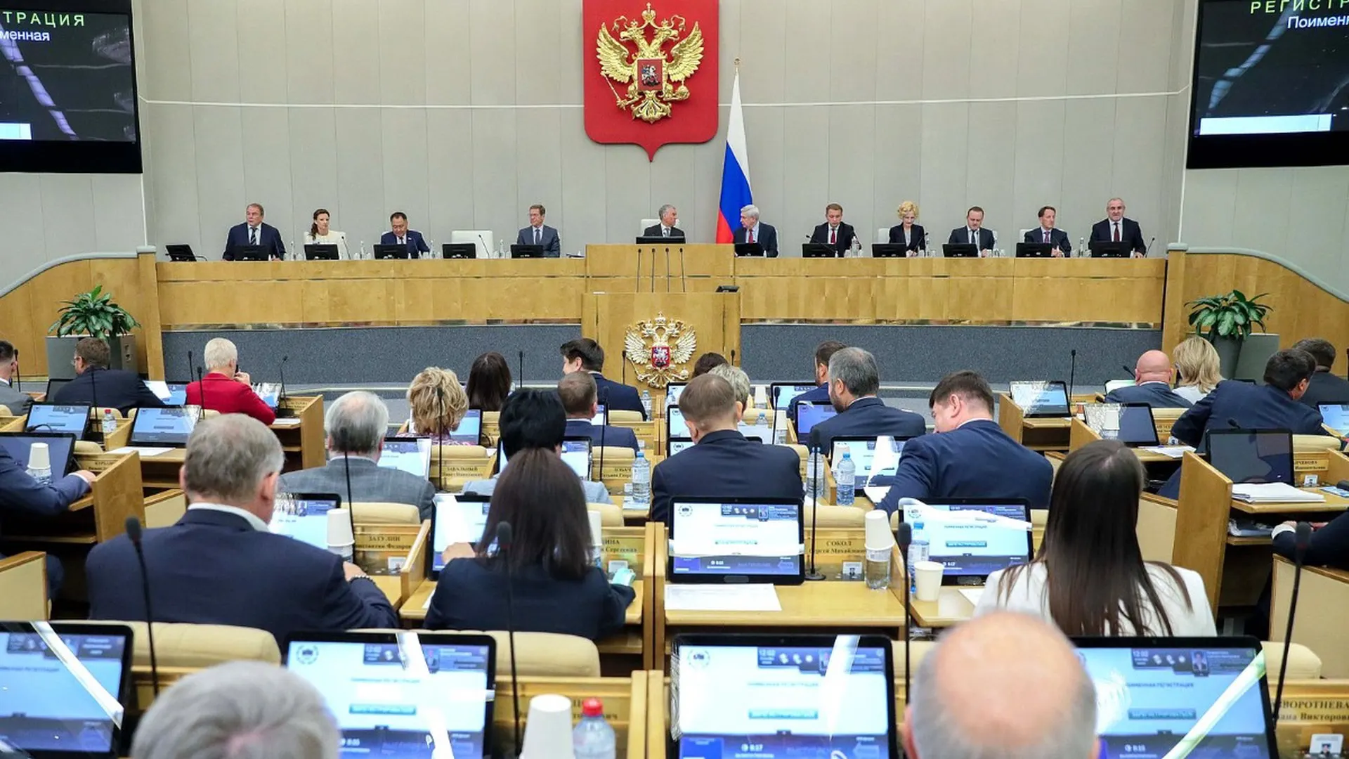 Совет Госдумы включил в повестку заседания 22 июля проект законов, вводящих дополнительные запреты для лиц, осуждённых или штрафованных по ряду статей, в том числе связанных с «иноагентами», «дискредитацией» армии и участием в «нежелательных» организациях.