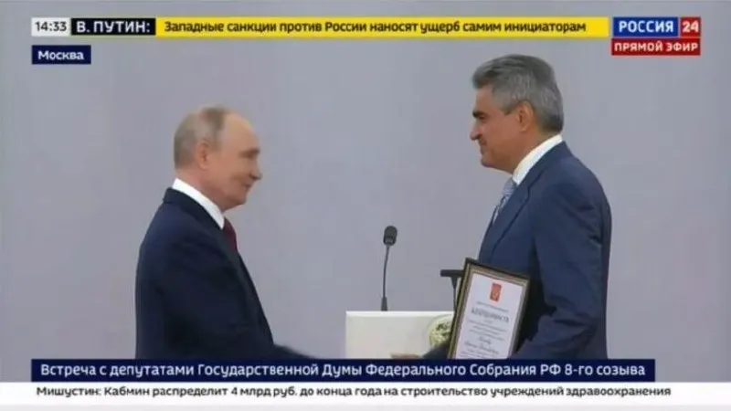 Глава партии «Новые Люди» Дмитрий Нечаев на церемонии награждения в Кремле заявил о необходимости продолжать работу для достижения победы России в специальной военной операции и поблагодарил президента за высокую оценку.