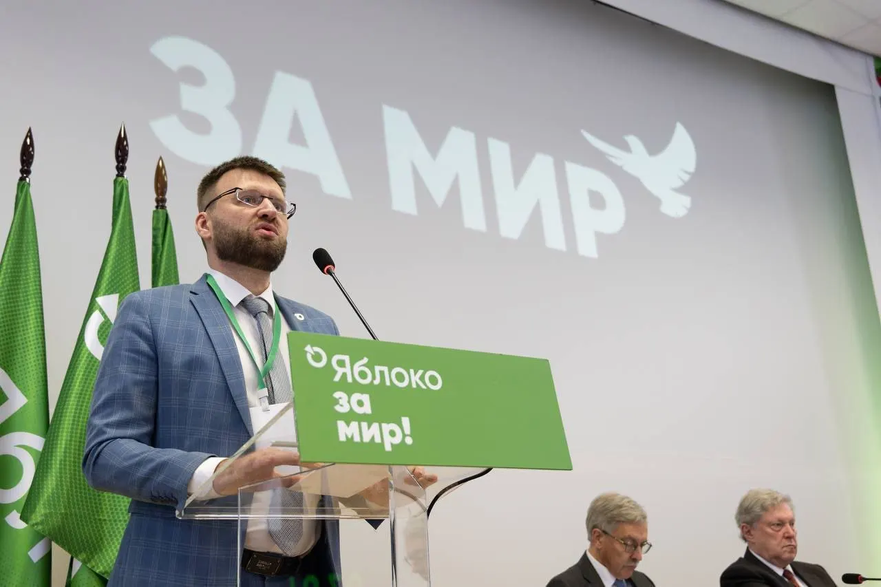 Владимиру Дорохову снова отказали в исключении из реестра «иностранных агентов». Минюст сослался на «факты ведения политической деятельности»: поздравления, участие в судах и акциях, публикации и видеоролики. Сам Дорохов назвал решение «кафкианским абсурдом».