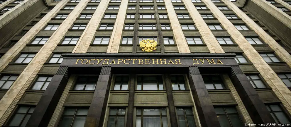 Парламент принял пакет поправок, корректирующих механизм топливного демпфера, расширяющих правила биржевых продаж и вводящих компенсации для импортного дизеля с целью увеличить предложение топлива и сгладить колебания цен.