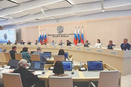 Если из партийного списка выбывает четверть кандидатов, партия может быть снята с выборов; в ЦИК готовят постановление, которое может сократить состав «Яблока».