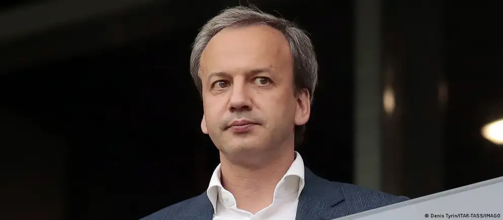Аркадий Дворкович объявил о добровольной отставке с поста президента Международной шахматной федерации на время, пока будет оспаривать в суде свое включение в 21‑й санкционный список Европейского союза.