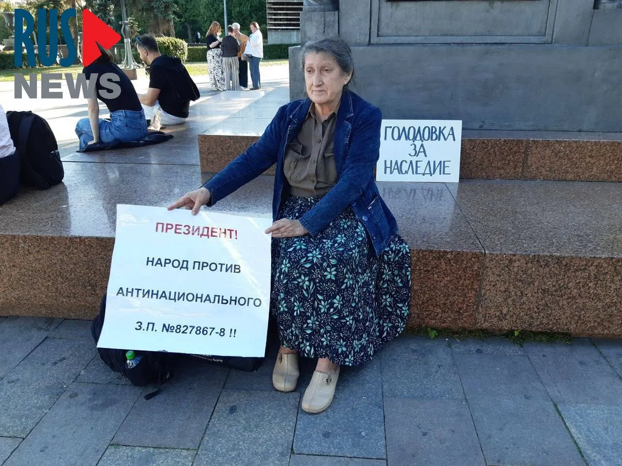 Активистка Новосибирского отделения ВООПИК провела одиночную голодовку у памятника Кириллу и Мефодию в Москве в знак протеста против законопроекта о передаче региональным властям полномочий по исключению объектов культурного наследия; спустя час её задержала полиция. Ранее аналогичную акцию объявила активистка из Новосибирска.