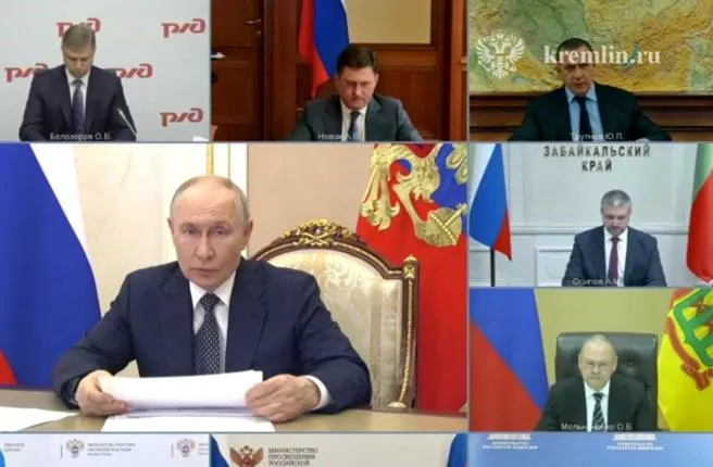 На совещании с правительством обсуждали гарантии поставок топлива: губернатор предложил строить мини‑НПЗ и увеличить импорт, президент поручил подключить малый и средний бизнес и ускорить субсидирование.